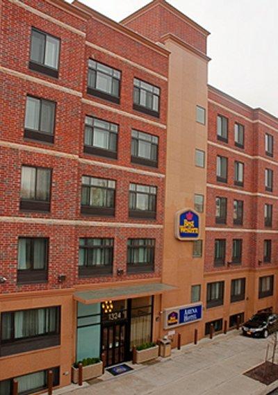 Best Western PLUS Arena Hotel New York Exterior foto