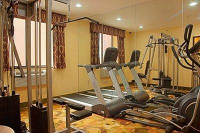 Best Western PLUS Arena Hotel New York Exterior foto
